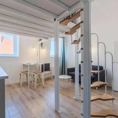 Apartmán 1 Bedroom Duplex Apartment, With Parking Tourcoing